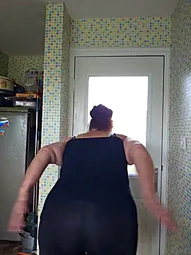 MissQueenBeex online show from April 14, 2026, 11:27 am