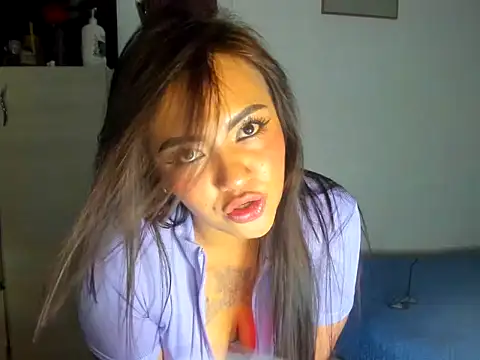 Snapshot of KatyBrunette chatting on November 16, 2025, 1:33 am KatyBrunette online show from November 16, 2025, 1:33 am