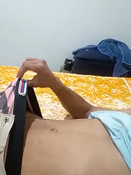 Marcos2402mf online show from November 15, 2025, 1:03 am