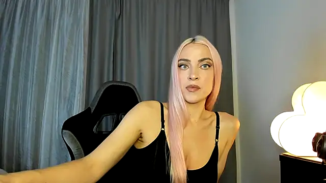 Snapshot of _Miss_Valentina_ chatting on October 23, 2025, 12:04 pm Miss Valentina online show from October 23, 2025, 12:04 pm