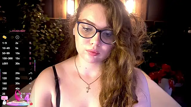 Snapshot of LuxSopphia chatting on July 9, 2026, 12:42 pm LuxSopphia online show from July 9, 2026, 12:42 pm