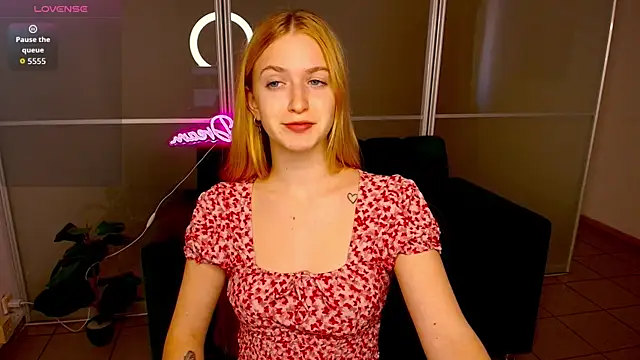 Snapshot of MirandaMayers chatting on October 15, 2025, 7:19 am MirandaMayers online show from October 15, 2025, 7:19 am