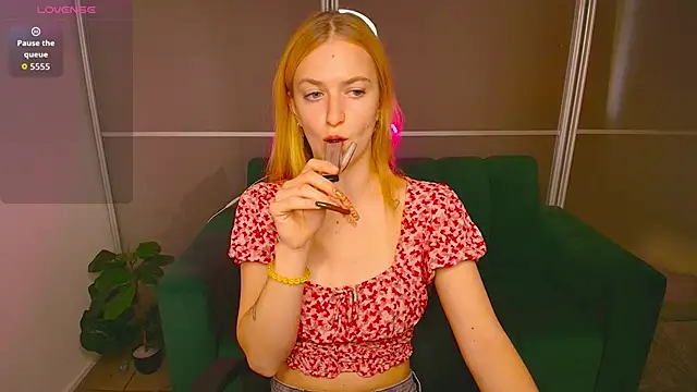 Snapshot of MirandaMayers chatting on November 13, 2025, 8:02 am MirandaMayers online show from November 13, 2025, 8:02 am