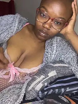 Snapshot of YummyMelanin117 chatting on October 23, 2025, 3:06 am YummyMelanin117 online show from October 23, 2025, 3:06 am