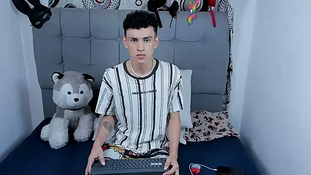 Snapshot of jeims_hotboy chatting on September 25, 2025, 12:47 am jeims hotboy online show from September 25, 2025, 12:47 am