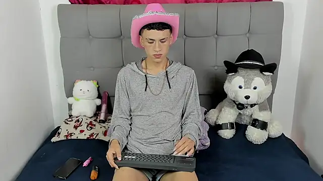jeims hotboy online show from July 4, 2026, 12:33 pm