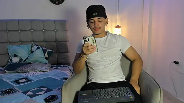 samxx muscle online show from September 24, 2025, 2:09 pm