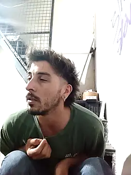 Snapshot of Tiococo420 chatting on October 18, 2025, 2:25 am Tiococo420 online show from October 18, 2025, 2:25 am