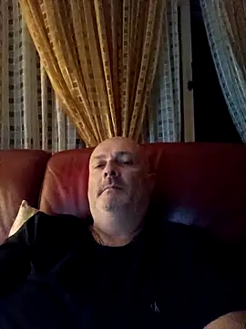 Alexis Bull online show from September 18, 2025, 10:34 pm