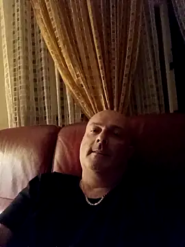 Alexis Bull online show from September 23, 2025, 9:29 pm