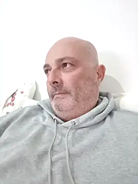 Alexis Bull online show from November 6, 2025, 6:09 pm