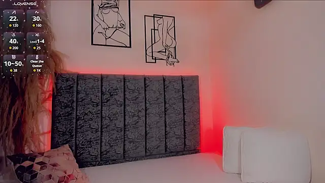 Snapshot of blonder_roux chatting on October 9, 2025, 10:35 am blonder roux online show from October 9, 2025, 10:35 am