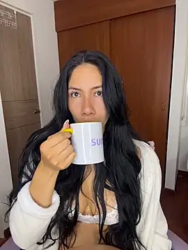 ArianaReynoldss online show from March 3, 2026, 10:21 am