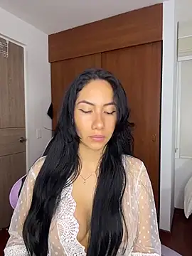 ArianaReynoldss online show from April 6, 2026, 10:27 am