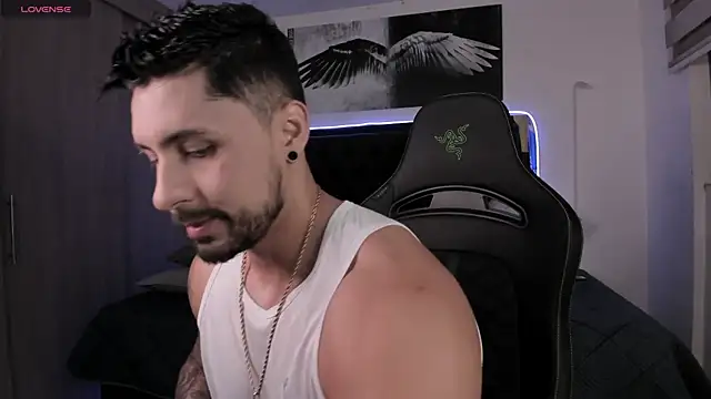 santi aesthetic online show from March 26, 2026, 2:39 am