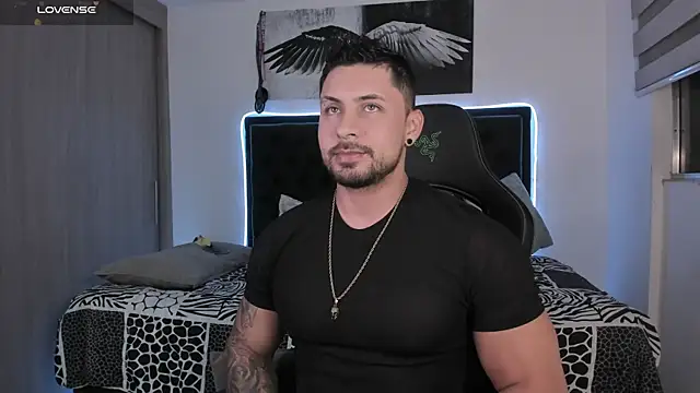santi aesthetic online show from June 4, 2026, 2:06 am