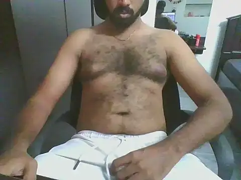 lovelyakash69 online show from April 13, 2026, 10:43 am