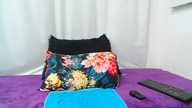 SMALLBOOBSXX online show from October 7, 2025, 5:37 am