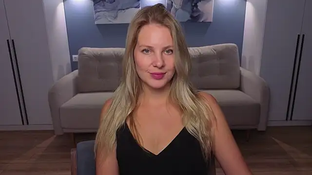 MelanieBennett online show from July 28, 2026, 8:54 am