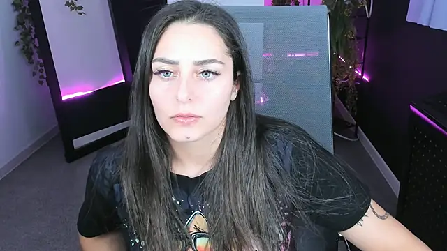 Snapshot of ValeriiMills chatting on October 21, 2025, 2:29 pm ValeriiMills online show from October 21, 2025, 2:29 pm