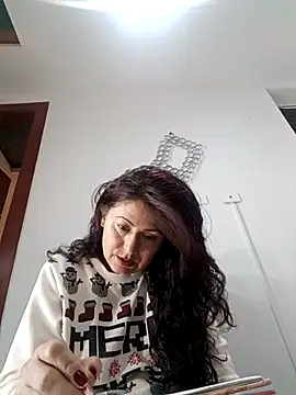 lunadicty online show from December 18, 2025, 11:55 pm