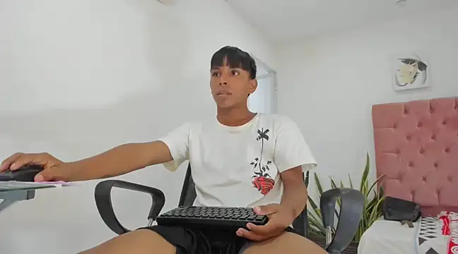 Snapshot of videmasterx chatting on March 20, 2025, 4:31 pm videmasterx online show from March 20, 2025, 4:31 pm