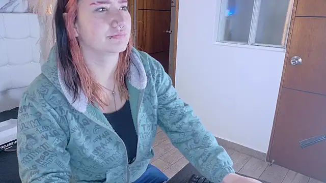 Snapshot of Cerecitaa02_ chatting on October 7, 2025, 12:13 pm Cerecitaa02 online show from October 7, 2025, 12:13 pm