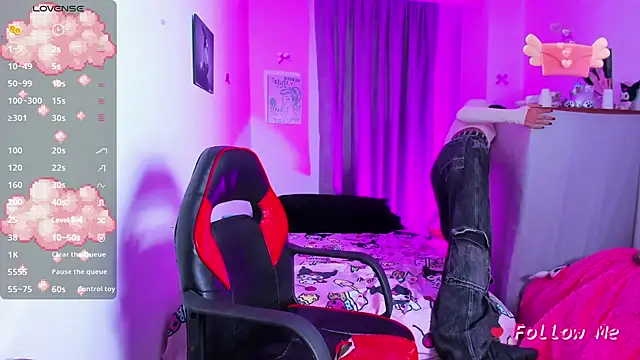 Snapshot of SkylerBennet chatting on October 22, 2025, 3:18 am SkylerBennet online show from October 22, 2025, 3:18 am