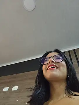 Snapshot of Pretty_roxxyy chatting on November 7, 2025, 12:27 pm Pretty roxxyy online show from November 7, 2025, 12:27 pm