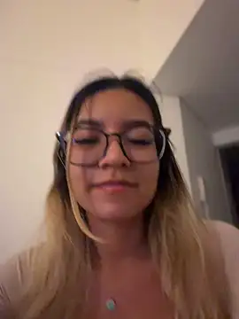 Pretty roxxyy online show from June 17, 2026, 2:14 am