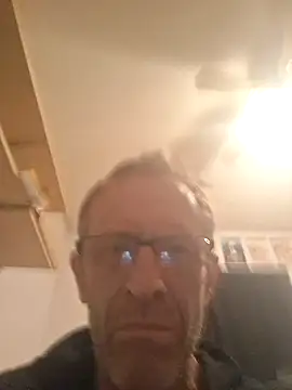 Snapshot of moasslicker chatting on November 17, 2025, 2:50 am moasslicker online show from November 17, 2025, 2:50 am