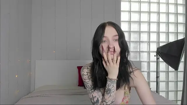 Snapshot of Chatty_Alice chatting on October 24, 2025, 1:03 am Chatty Alice online show from October 24, 2025, 1:03 am