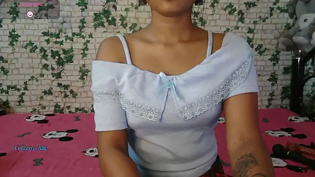 Snapshot of Trishna_love chatting on October 17, 2025, 1:09 am Trishna love online show from October 17, 2025, 1:09 am