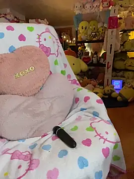 w3tkittty online show from June 5, 2026, 5:25 am