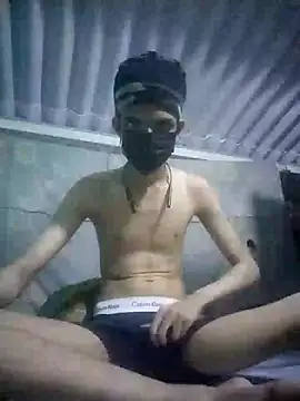 HannanKhan25 online show from October 31, 2025, 1:01 pm