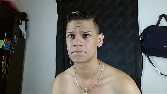 Snapshot of axce1_boy24 chatting on November 7, 2025, 1:11 pm axce1 boy24 online show from November 7, 2025, 1:11 pm