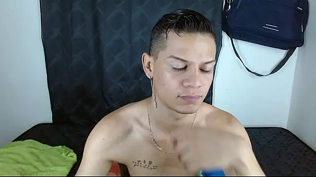 Snapshot of axce1_boy24 chatting on November 20, 2025, 3:34 pm axce1 boy24 online show from November 20, 2025, 3:34 pm