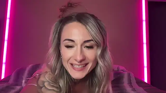 Anais dupres  online show from November 18, 2025, 10:47 pm