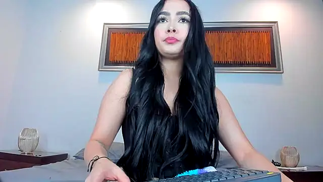 Snapshot of Bella__hamilton chatting on June 22, 2026, 1:51 am Bella hamilton online show from June 22, 2026, 1:51 am