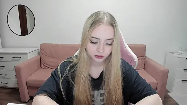 mistress lain online show from August 3, 2026, 1:04 am