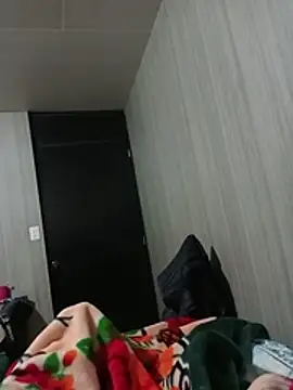 luuiss12 online show from December 1, 2025, 6:40 am