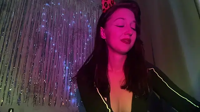 Snapshot of YourTemptation_ chatting on December 21, 2025, 10:11 am YourTemptation online show from December 21, 2025, 10:11 am