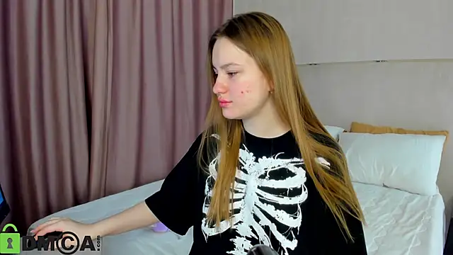 Candy Cansew online show from October 25, 2025, 1:02 am