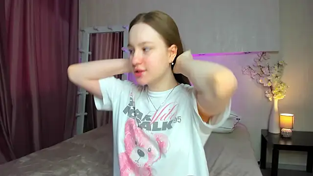 Candy Cansew online show from April 12, 2026, 1:10 am