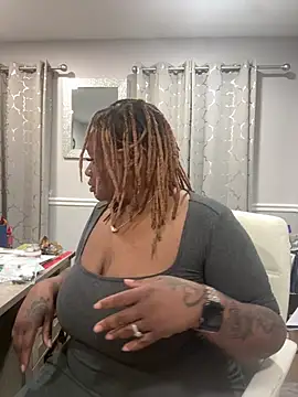 RoyalQueen2u online show from April 6, 2026, 7:09 am