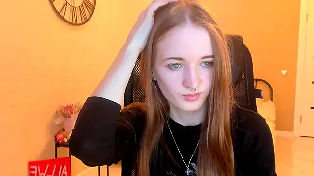 KateKayer online show from November 17, 2025, 11:49 am