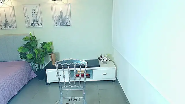  Victoria Collins online show from September 20, 2025, 11:00 am