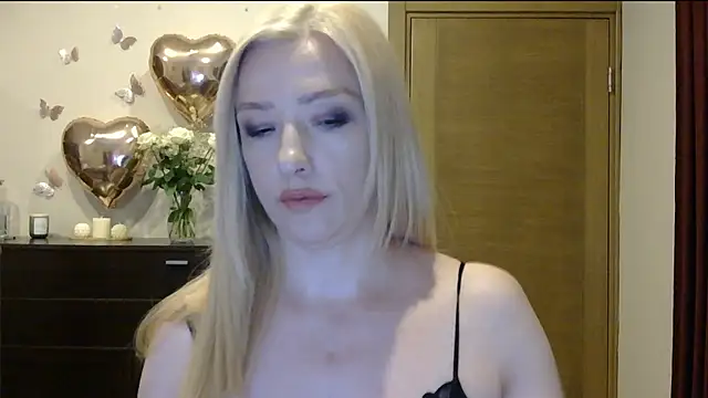 Snapshot of Wild_Silk_Desire chatting on July 4, 2026, 4:35 pm Wild Silk Desire online show from July 4, 2026, 4:35 pm