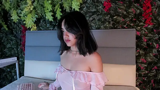 Snapshot of Victoriaa2_Doll chatting on October 7, 2025, 12:35 pm Victoriaa2 Doll online show from October 7, 2025, 12:35 pm