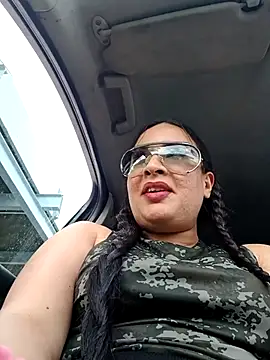 hotCOUPLEPETRA online show from April 13, 2026, 3:06 pm